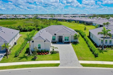 House in WELLEN PARK in Venice, Florida 4 bedrooms, 222.41 sq.m. № 1805596 - photo 3