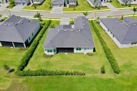 House in WELLEN PARK in Venice, Florida 4 bedrooms, 222.41 sq.m. № 1805596 - photo 4