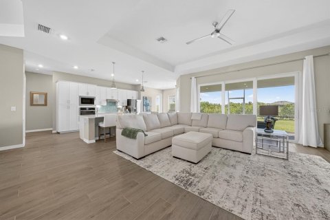House in WELLEN PARK in Venice, Florida 4 bedrooms, 222.41 sq.m. № 1805596 - photo 8