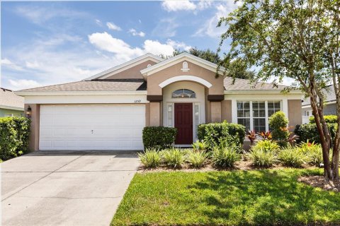House in Casselberry, Florida 4 bedrooms, 182 sq.m. № 1882835 - photo 1