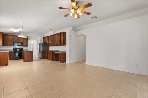 House in Casselberry, Florida 4 bedrooms, 182 sq.m. № 1882835 - photo 17