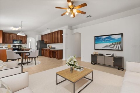 House in Casselberry, Florida 4 bedrooms, 182 sq.m. № 1882835 - photo 16