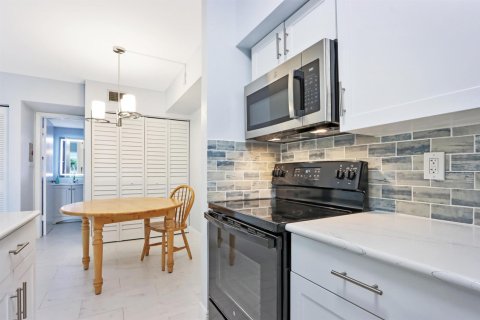Condominio en Jupiter, Florida, 2 dormitorios  № 2241286