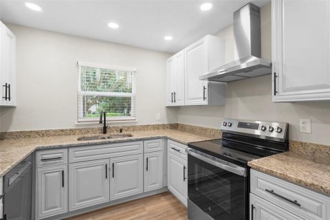 House in New Smyrna Beach, Florida 2 bedrooms, 95.88 sq.m. № 1908257 - photo 24
