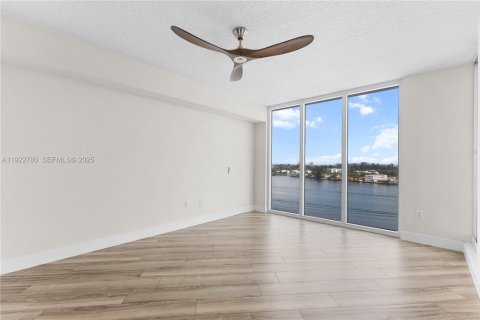 Copropriété à vendre à North Bay Village, Floride: 2 chambres, 117.24 m2 № 1976620 - photo 24