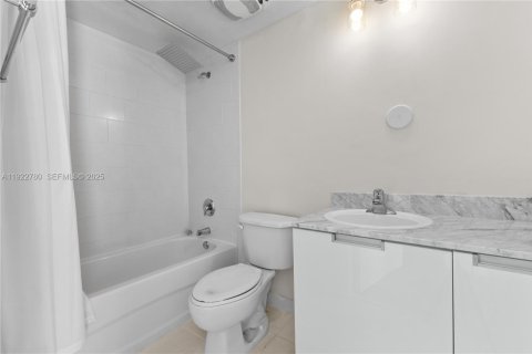 Copropriété à vendre à North Bay Village, Floride: 2 chambres, 117.24 m2 № 1976620 - photo 27