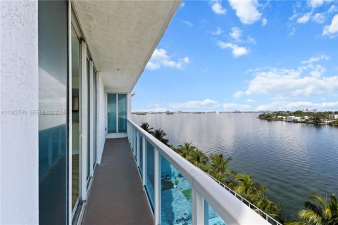 Copropriété à vendre à North Bay Village, Floride: 2 chambres, 117.24 m2 № 1976620 - photo 15