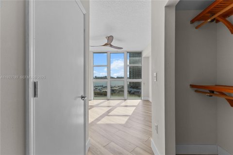 Copropriété à vendre à North Bay Village, Floride: 2 chambres, 117.24 m2 № 1976620 - photo 14