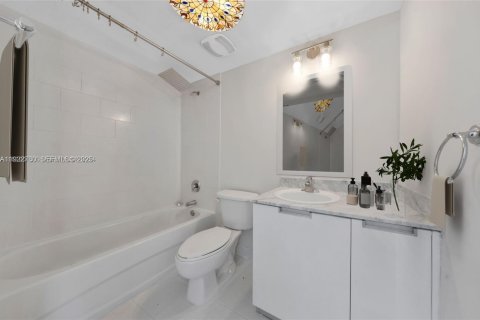 Copropriété à vendre à North Bay Village, Floride: 2 chambres, 117.24 m2 № 1976620 - photo 29
