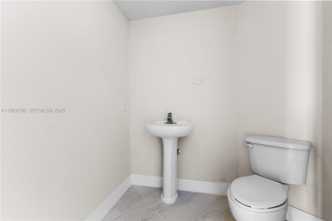 Copropriété à vendre à North Bay Village, Floride: 2 chambres, 117.24 m2 № 1976620 - photo 12