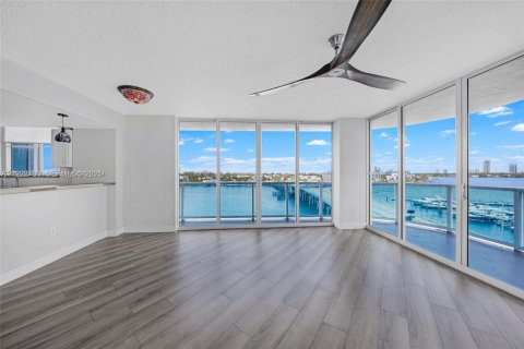 Copropriété à vendre à North Bay Village, Floride: 2 chambres, 117.24 m2 № 1976620 - photo 1