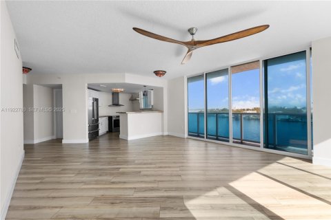 Copropriété à vendre à North Bay Village, Floride: 2 chambres, 117.24 m2 № 1976620 - photo 2