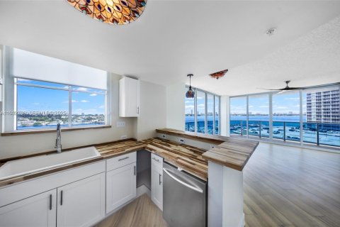 Copropriété à vendre à North Bay Village, Floride: 2 chambres, 117.24 m2 № 1976620 - photo 4