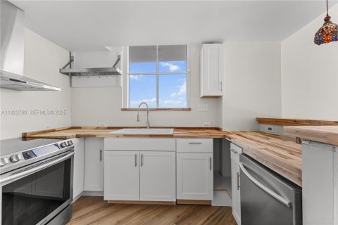 Copropriété à vendre à North Bay Village, Floride: 2 chambres, 117.24 m2 № 1976620 - photo 5