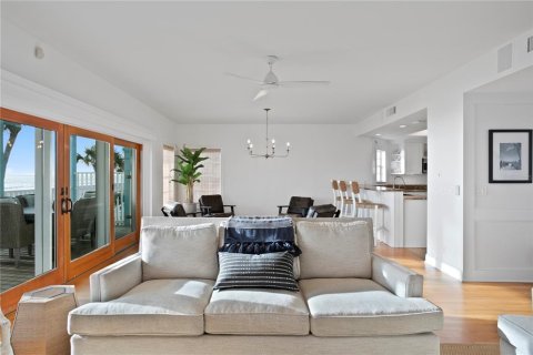 House in Indian Shores, Florida 4 bedrooms, 297.94 sq.m. № 1801670 - photo 12