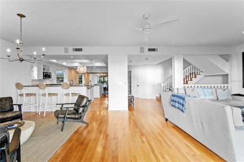 House in Indian Shores, Florida 4 bedrooms, 297.94 sq.m. № 1801670 - photo 14