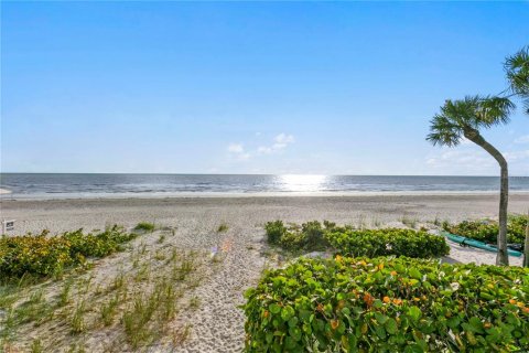 House in Indian Shores, Florida 4 bedrooms, 297.94 sq.m. № 1801670 - photo 18