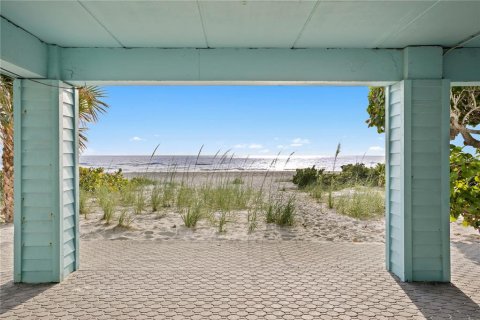 House in Indian Shores, Florida 4 bedrooms, 297.94 sq.m. № 1801670 - photo 5