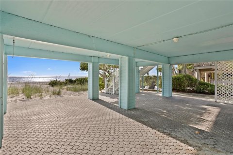 House in Indian Shores, Florida 4 bedrooms, 297.94 sq.m. № 1801670 - photo 6