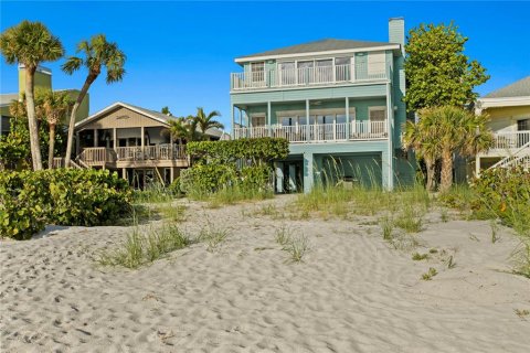 House in Indian Shores, Florida 4 bedrooms, 297.94 sq.m. № 1801670 - photo 3