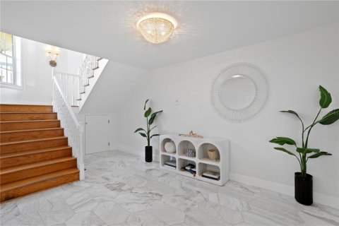 House in Indian Shores, Florida 4 bedrooms, 297.94 sq.m. № 1801670 - photo 8