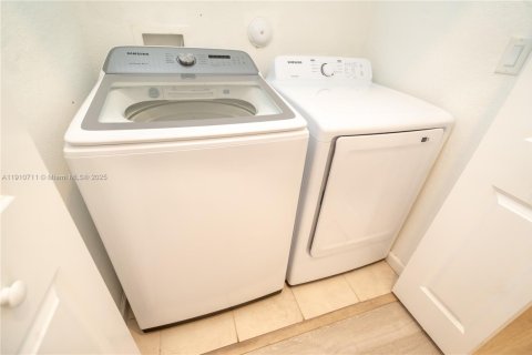 Adosado en venta en Homestead, Florida, 3 dormitorios, 157.66 m2 № 1965967 - foto 24