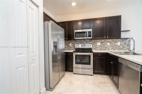 Adosado en venta en Homestead, Florida, 3 dormitorios, 157.66 m2 № 1965967 - foto 3