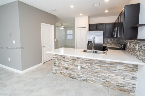 Adosado en venta en Homestead, Florida, 3 dormitorios, 157.66 m2 № 1965967 - foto 6