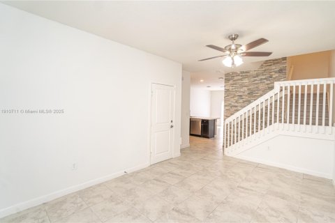 Adosado en venta en Homestead, Florida, 3 dormitorios, 157.66 m2 № 1965967 - foto 9