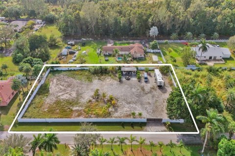 Terreno en venta en Pembroke Pines, Florida № 2056701 - foto 1