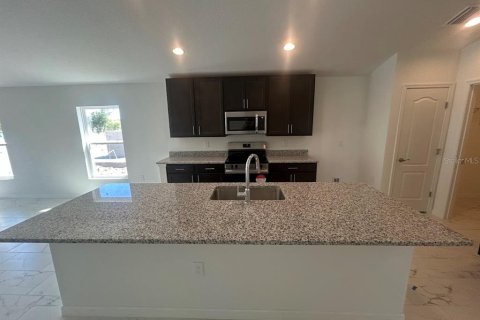 Casa en venta en Lake Wales, Florida, 4 dormitorios, 180.79 m2 № 1917175 - foto 3