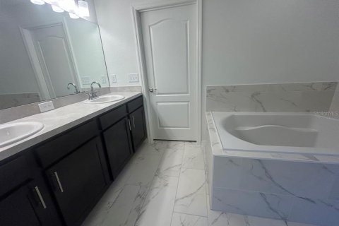 Casa en venta en Lake Wales, Florida, 4 dormitorios, 180.79 m2 № 1917175 - foto 9