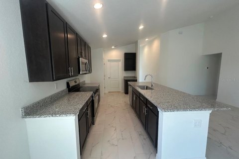 Casa en venta en Lake Wales, Florida, 4 dormitorios, 180.79 m2 № 1917175 - foto 5