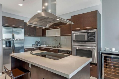 Condo in North Bay Village, Florida, 1 bedroom  № 2055319 - photo 10