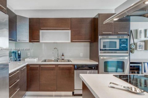 Condo in North Bay Village, Florida, 1 bedroom  № 2055319 - photo 9