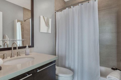 Condo in North Bay Village, Florida, 1 bedroom  № 2055319 - photo 7