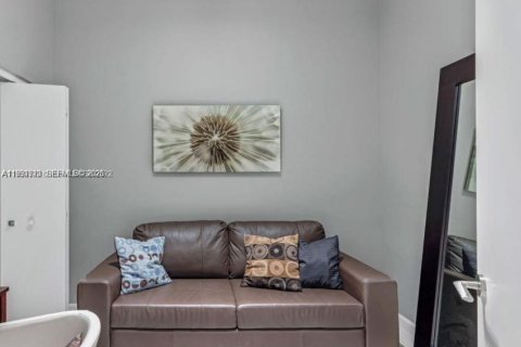 Condo in North Bay Village, Florida, 1 bedroom  № 2055319 - photo 16