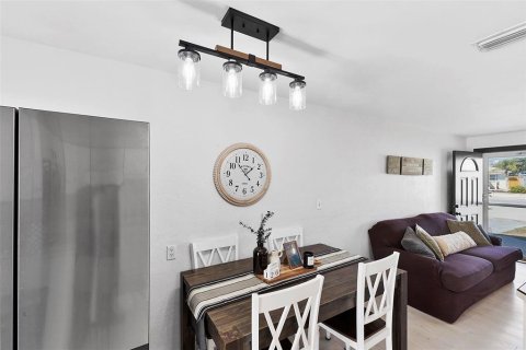Casa en venta en Ormond Beach, Florida, 2 dormitorios, 123.75 m2 № 1829696 - foto 8