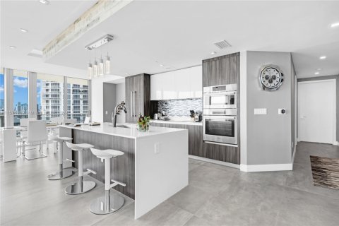 Condominio en venta en Miami, Florida, 3 dormitorios, 187.48 m2 № 1763548 - foto 14