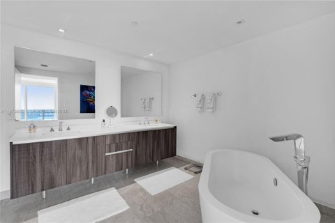Condominio en venta en Miami, Florida, 3 dormitorios, 187.48 m2 № 1763548 - foto 19