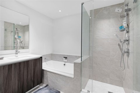 Condominio en venta en Miami, Florida, 3 dormitorios, 187.48 m2 № 1763548 - foto 28