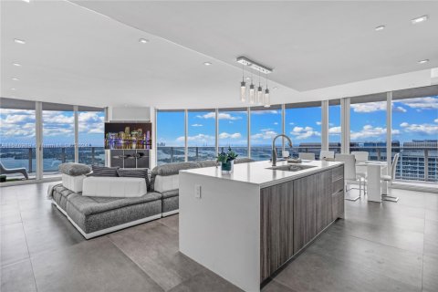 Condominio en venta en Miami, Florida, 3 dormitorios, 187.48 m2 № 1763548 - foto 1