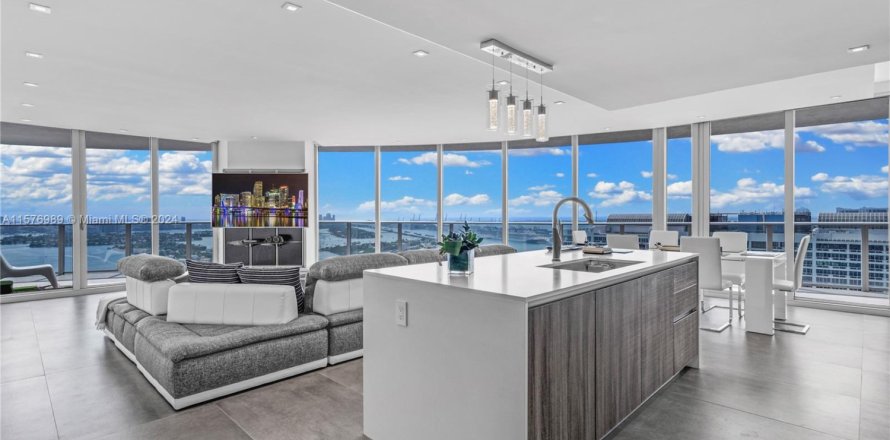 Condominio en Miami, Florida, 3 dormitorios  № 1763548