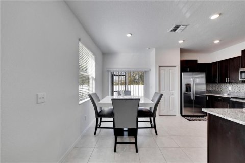 Townhouse in Riverview, Florida 2 bedrooms, 152.55 sq.m. № 2379238 - photo 14