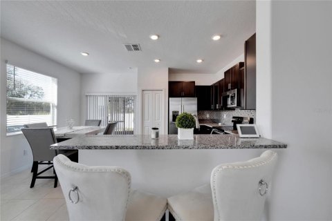Townhouse in Riverview, Florida 2 bedrooms, 152.55 sq.m. № 2379238 - photo 17