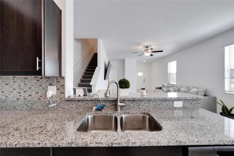 Townhouse in Riverview, Florida 2 bedrooms, 152.55 sq.m. № 2379238 - photo 20