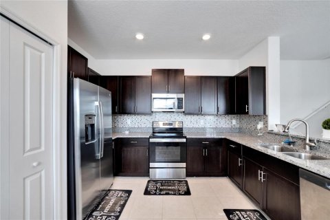 Townhouse in Riverview, Florida 2 bedrooms, 152.55 sq.m. № 2379238 - photo 18