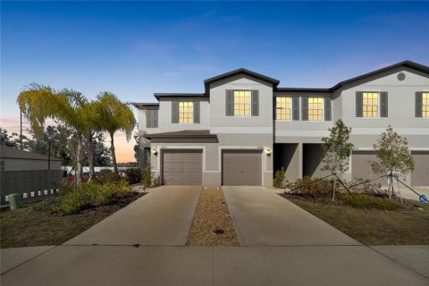 Townhouse in Riverview, Florida 2 bedrooms, 152.55 sq.m. № 2379238 - photo 3