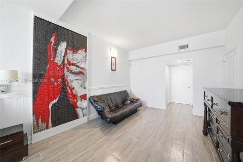 Condo in Miami, Florida, 2 bedrooms № 2046828 - photo 16