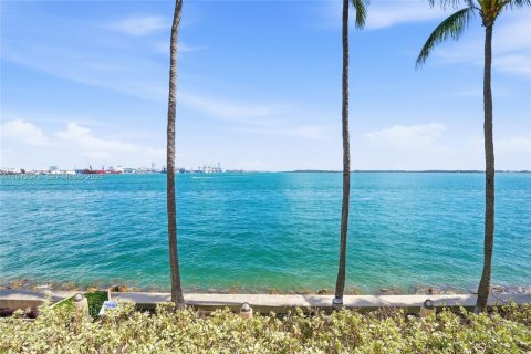 Condo in Miami, Florida, 2 bedrooms № 2046828 - photo 5